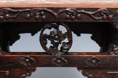 Deux socles en bois sculpt&eacute; mont&eacute;s de plaques en marbre, Chine, 19/20&egrave;me