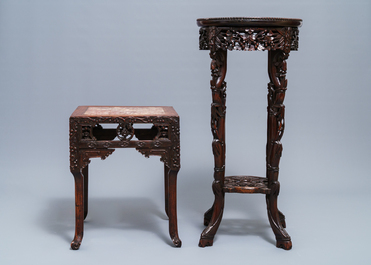 Deux socles en bois sculpt&eacute; mont&eacute;s de plaques en marbre, Chine, 19/20&egrave;me