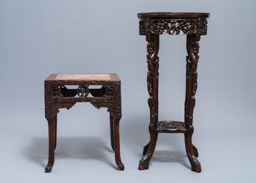 Deux socles en bois sculpt&eacute; mont&eacute;s de plaques en marbre, Chine, 19/20&egrave;me