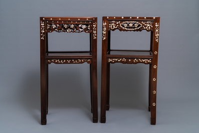 Deux socles en bois sculpt&eacute; incrust&eacute; de nacre, Chine ou Vietnam, 19&egrave;me