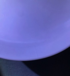 Een keizerlijke Chinese monochroom witte stem cup, Qianlong merk en periode