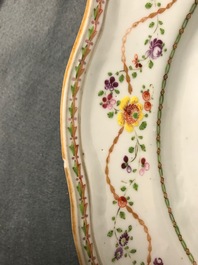 Twee Chinese famille rose wapenschotels voor de Portugese markt, Qianlong