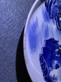 Drie Chinese blauw-witte 'Bleu de Hue' borden voor de Vietnamese markt, 19e eeuw
