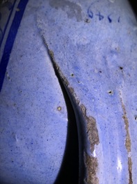 Een blauw-witte Antwerpse majolica siroopkan, gedateerd 1549