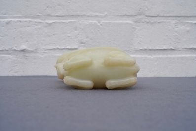 Un rhyton en jade jaune sculpt&eacute;, Chine, 19/20&egrave;me