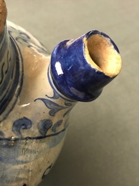 Een blauw-witte Antwerpse majolica siroopkan, gedateerd 1549