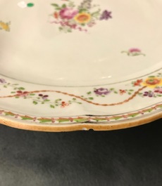 Twee Chinese famille rose wapenschotels voor de Portugese markt, Qianlong