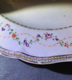 Twee Chinese famille rose wapenschotels voor de Portugese markt, Qianlong