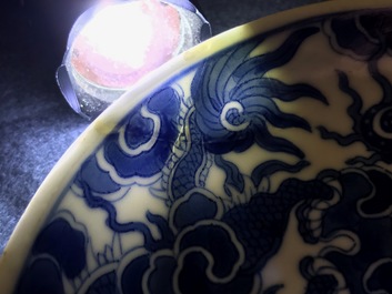 Drie Chinese blauw-witte 'Bleu de Hue' borden voor de Vietnamese markt, 19e eeuw