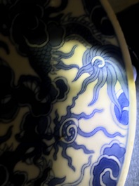 Drie Chinese blauw-witte 'Bleu de Hue' borden voor de Vietnamese markt, 19e eeuw