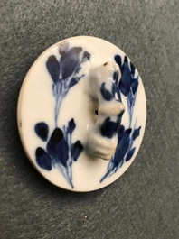 Een Chinese blauw-witte bamboevormige theepot met deksel, Kangxi