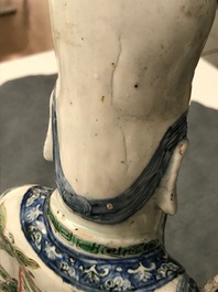 Une figure de Shoulao assis sur un cerf en porcelaine de Chine wucai, Wanli