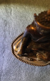 Une figure de Bouddha en bronze dor&eacute;, Sino-Tibet, 16/17&egrave;me