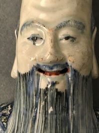 Une figure de Shoulao assis sur un cerf en porcelaine de Chine wucai, Wanli