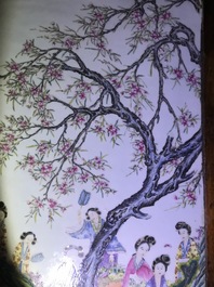 Een grote Chinese famille rose plaquette in een houten tafel, Republiek, 20e eeuw