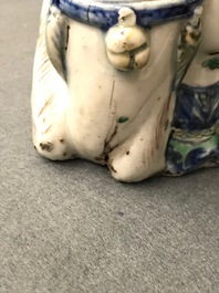 Une figure de Shoulao assis sur un cerf en porcelaine de Chine wucai, Wanli