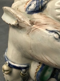 Une figure de Shoulao assis sur un cerf en porcelaine de Chine wucai, Wanli