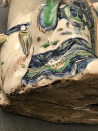 Une figure de Shoulao assis sur un cerf en porcelaine de Chine wucai, Wanli