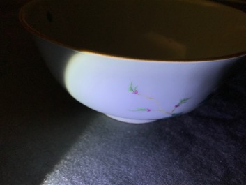 A Chinese famille rose celadon-ground bowl with floral design, Qianlong mark, 19/20th C.