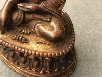 Une figure de Bouddha en bronze dor&eacute;, Sino-Tibet, 16/17&egrave;me