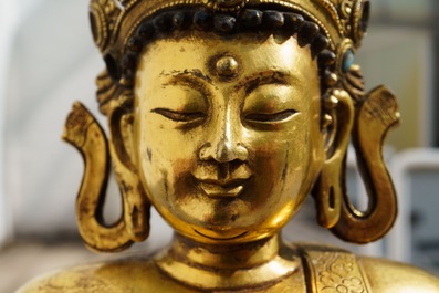 Une figure de Bouddha Shakyamuni en bronze dor&eacute;, Sino-Tibet, 17/18&egrave;me