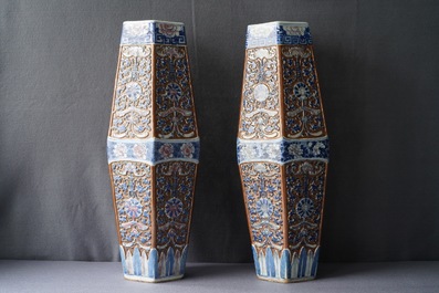 A pair of rare Chinese hexagonal brown-ground blue, white and underglaze red vases, 19th C.