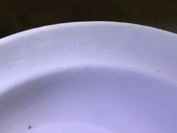 Un bol en porcelaine de Chine rouge de fer &agrave; d&eacute;cor de ph&eacute;nix, 19&egrave;me