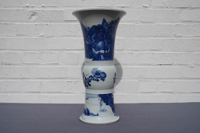Een Chinese blauw-witte gu vaas met landschapsdecor, Kangxi merk en periode