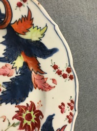 Cinq pi&egrave;ces en porcelaine de Chine famille rose &agrave; d&eacute;cor 'pseudo feuille de tabac', Qianlong
