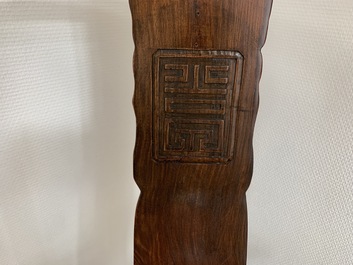 Une paire de chaises chinoises en bois huanghuali, R&eacute;publique, 20&egrave;me