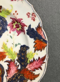 Cinq pi&egrave;ces en porcelaine de Chine famille rose &agrave; d&eacute;cor 'pseudo feuille de tabac', Qianlong
