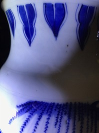 A Chinese blue and white sleeve vase with figural design all-round, Transitional period