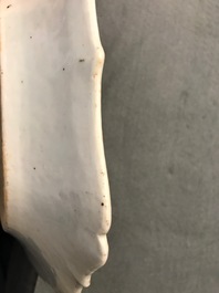 Cinq pi&egrave;ces en porcelaine de Chine famille rose &agrave; d&eacute;cor 'pseudo feuille de tabac', Qianlong