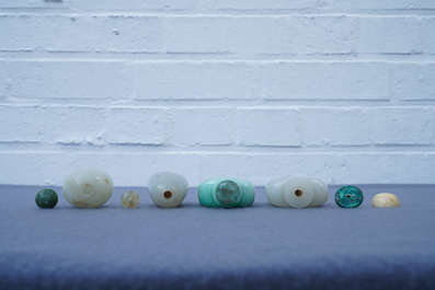 Four Chinese white and celadon jade snuff bottles, 19/20th C.
