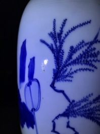 A Chinese blue and white sleeve vase with figural design all-round, Transitional period