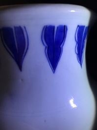 A Chinese blue and white sleeve vase with figural design all-round, Transitional period