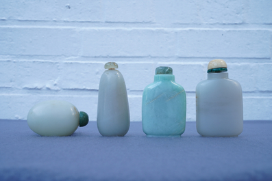 Four Chinese white and celadon jade snuff bottles, 19/20th C.