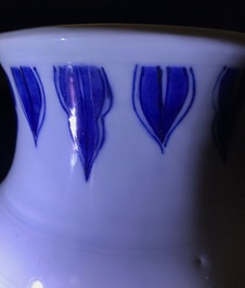 A Chinese blue and white sleeve vase with figural design all-round, Transitional period