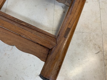 Une paire de chaises chinoises en bois huanghuali, R&eacute;publique, 20&egrave;me