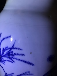A Chinese blue and white sleeve vase with figural design all-round, Transitional period