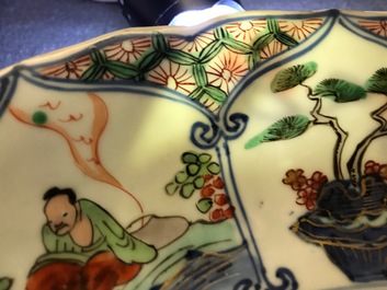 Un plat armori&eacute; de 'Flandres' en porcelaine de Chine famillle verte, Kangxi/Yongzheng