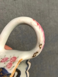 Cinq pi&egrave;ces en porcelaine de Chine famille rose &agrave; d&eacute;cor 'pseudo feuille de tabac', Qianlong