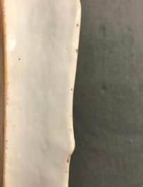 Cinq pi&egrave;ces en porcelaine de Chine famille rose &agrave; d&eacute;cor 'pseudo feuille de tabac', Qianlong