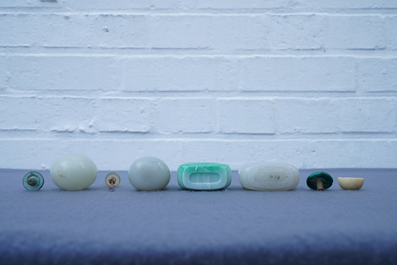Four Chinese white and celadon jade snuff bottles, 19/20th C.