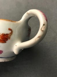 Cinq pi&egrave;ces en porcelaine de Chine famille rose &agrave; d&eacute;cor 'pseudo feuille de tabac', Qianlong
