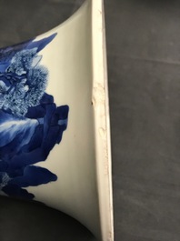 Een Chinese blauw-witte gu vaas met landschapsdecor, Kangxi merk en periode