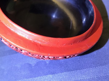 Une bo&icirc;te couverte en laque de Chine &agrave; d&eacute;cor floral, 18/19&egrave;me