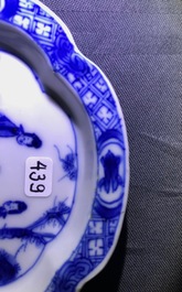 Drie Chinese blauw-witte koppen en schotels, Chenghua en hall merken, Kangxi