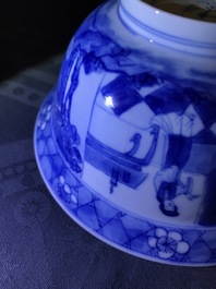 Twee Chinese blauw-witte klapmutskommen, Kangxi merk en periode