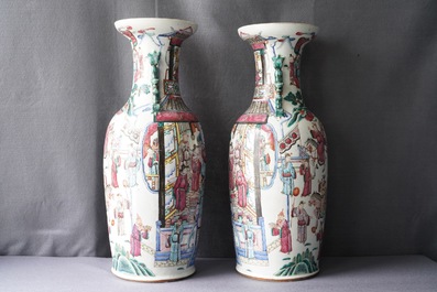 Une paire de vases en porcelaine de Chine famille rose, 19&egrave;me